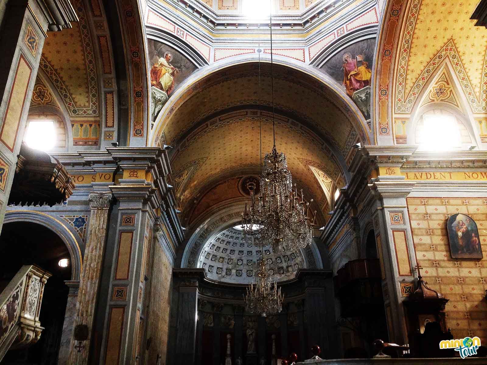 Interior de la Catedral de Santa María Assunta en Oristano