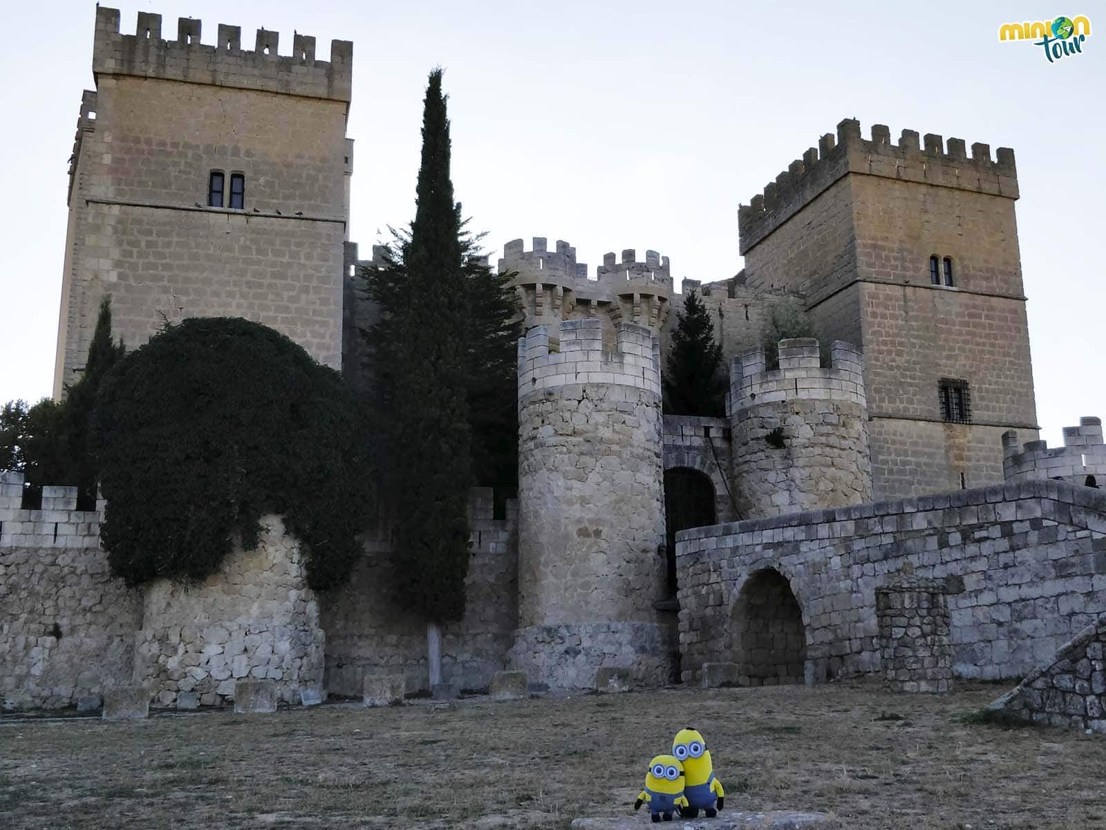 A punto de entrar en el Castillo de Ampudia