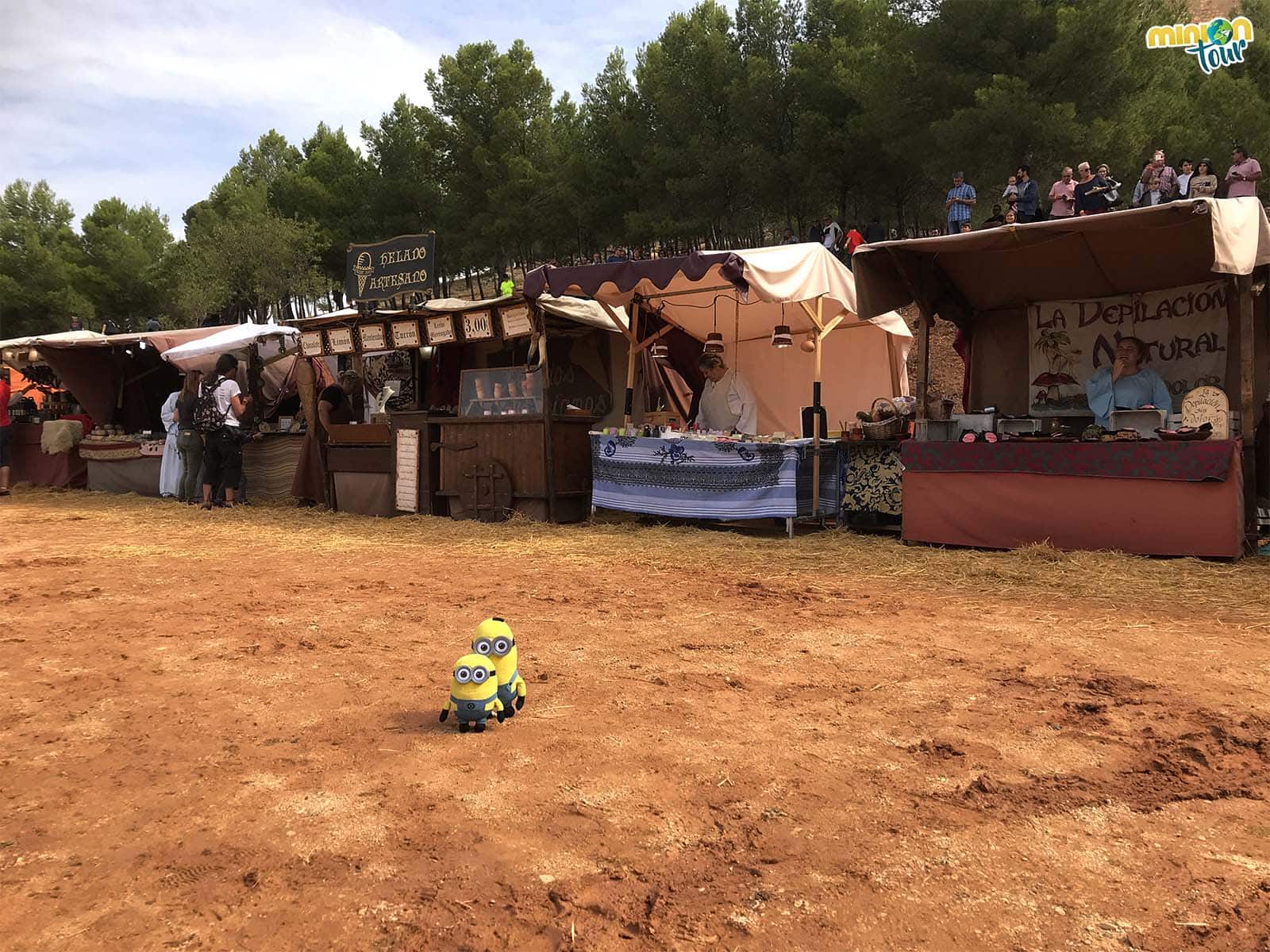 Cotilleando el mercadillo medieval del Combate Medieval de Belmonte