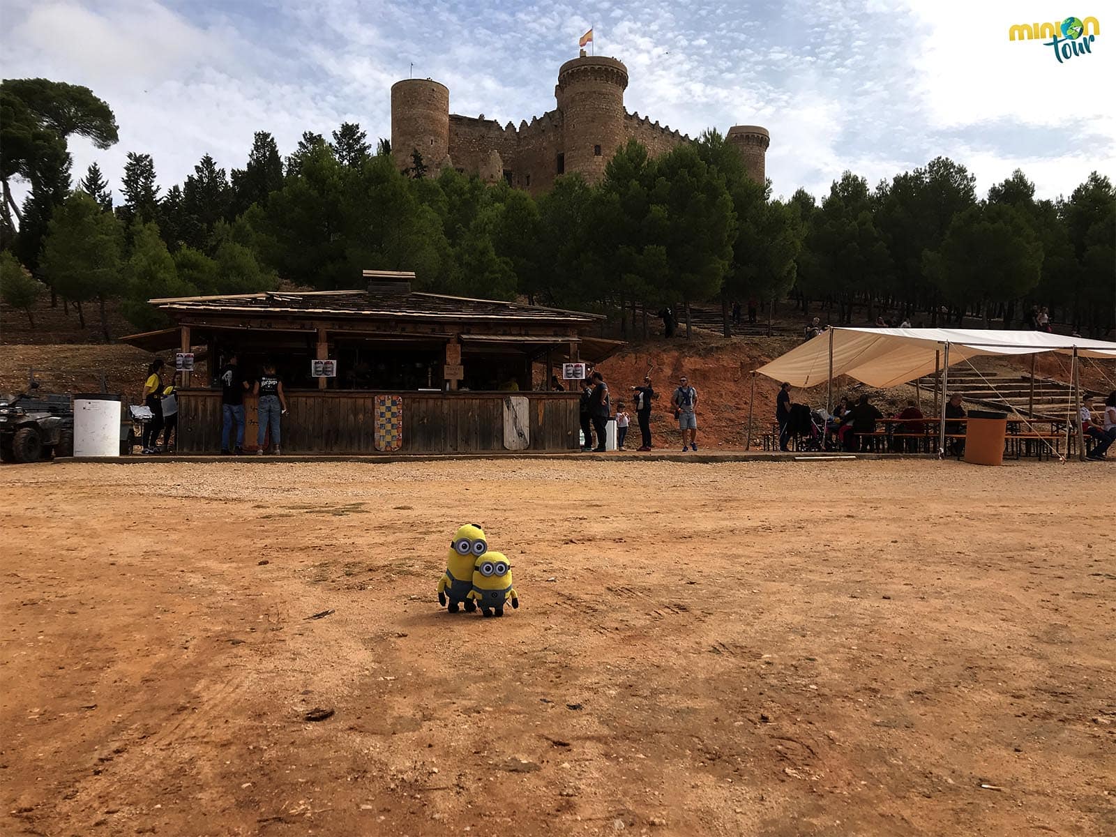 Observando el castillo durante el Combate Medieval de Belmonte