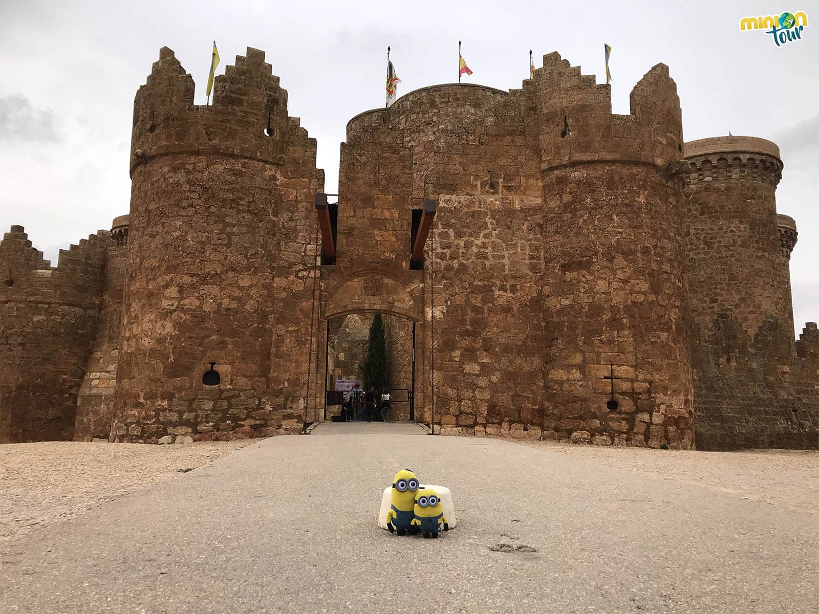 2 Minions recién llegados al Castillo de Belmonte