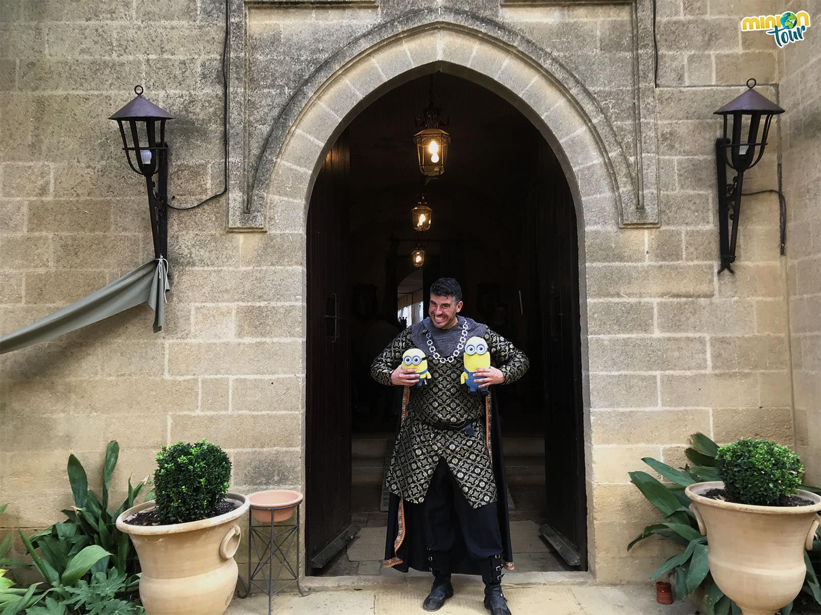 Con el mayordomo del Castillo de Almodóvar del Río