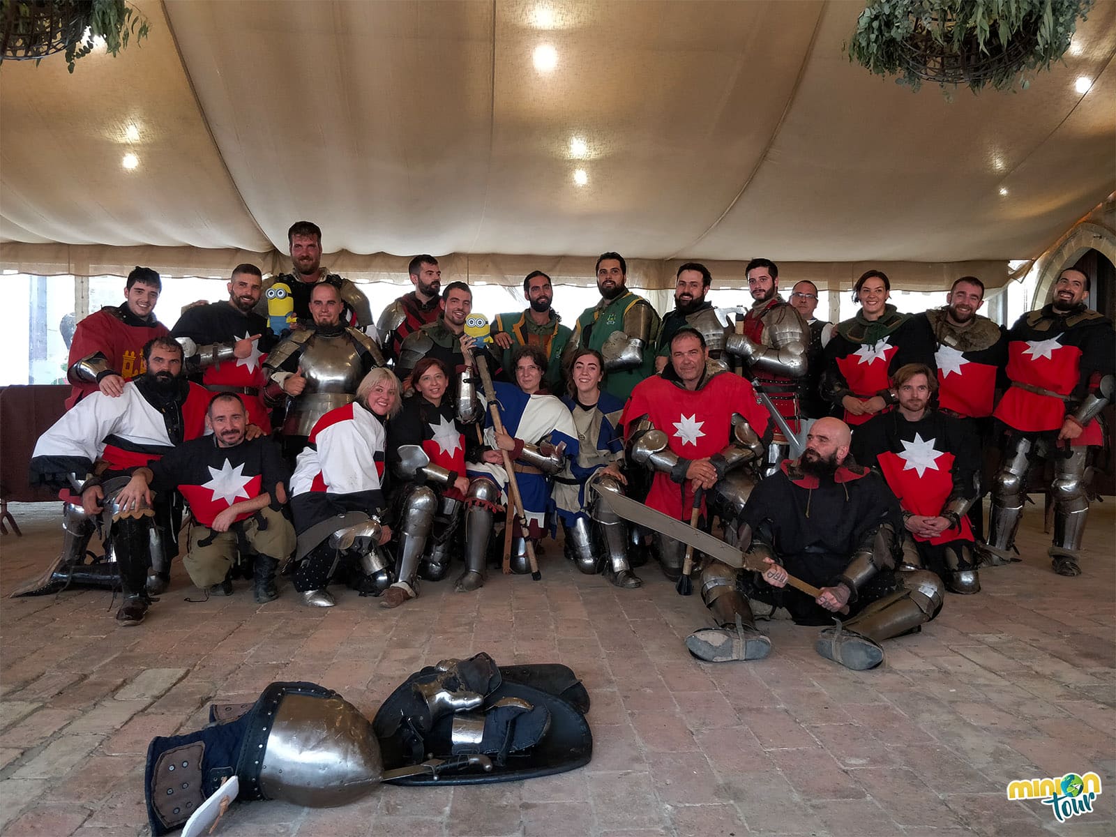 Con todos los luchadores de las Jornadas Medievales del Castillo de Almodóvar del Río