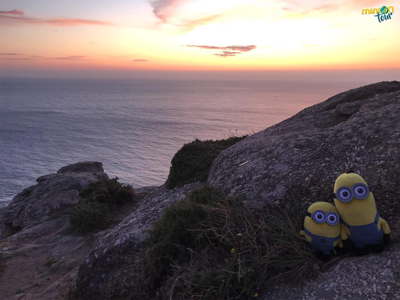 En una ruta por la Costa da Morte no puede faltar una puesta de sol en Finisterre