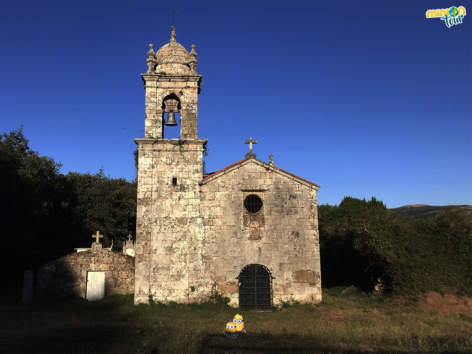 La Iglesia de San Xoan de Camba en el Sendero de los Bosques Mágicos de Castro Caldelas