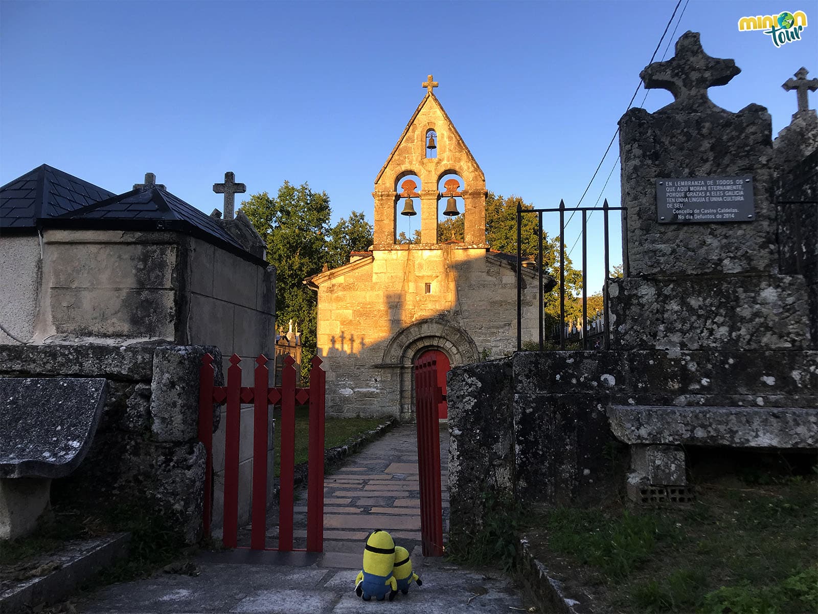 La Iglesia de Santa Tegra de Abeleda en el Sendero de los Bosques Mágicos de Castro Caldelas