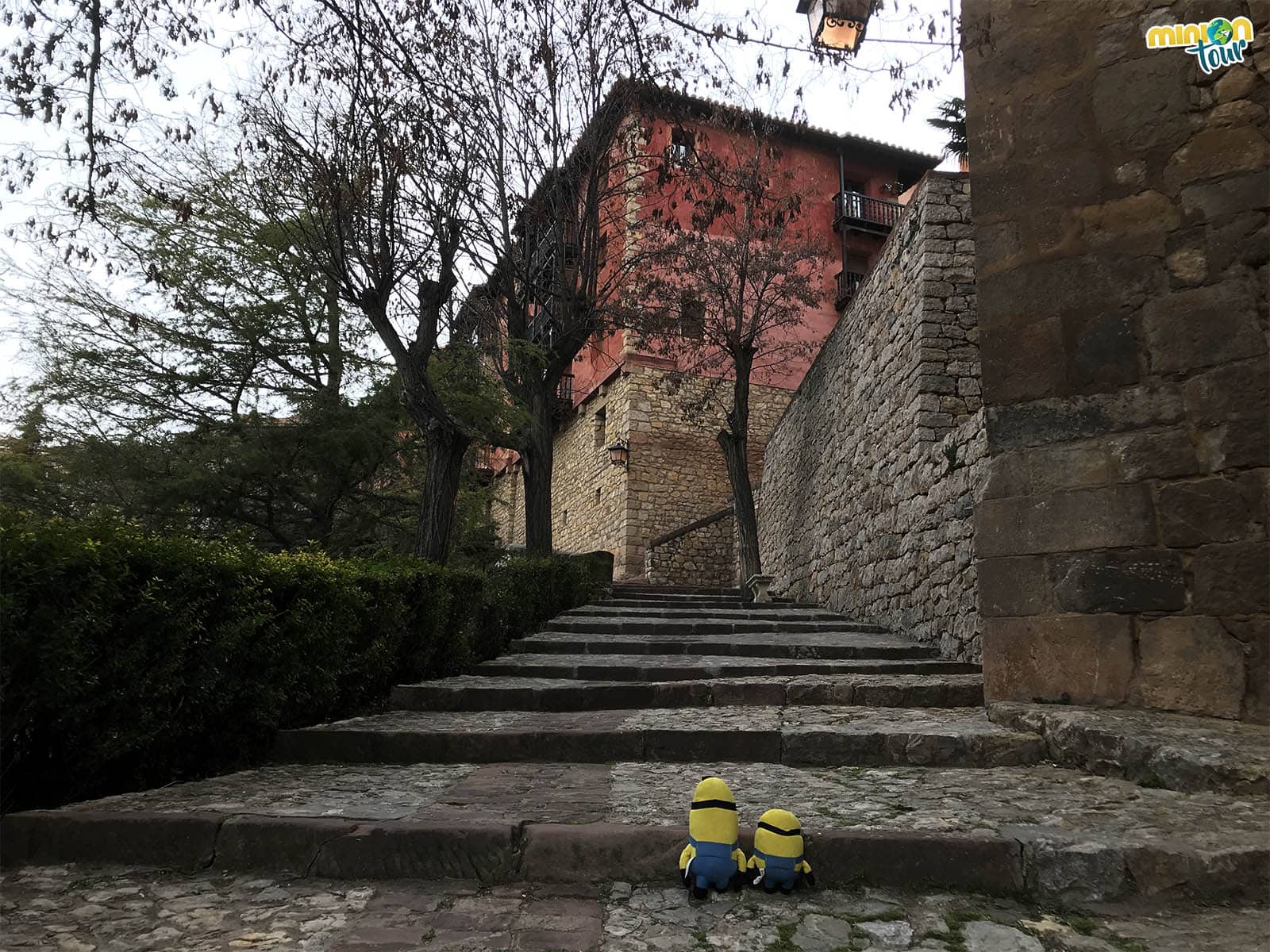 Escaleras hacia la parte alta de Albarracín