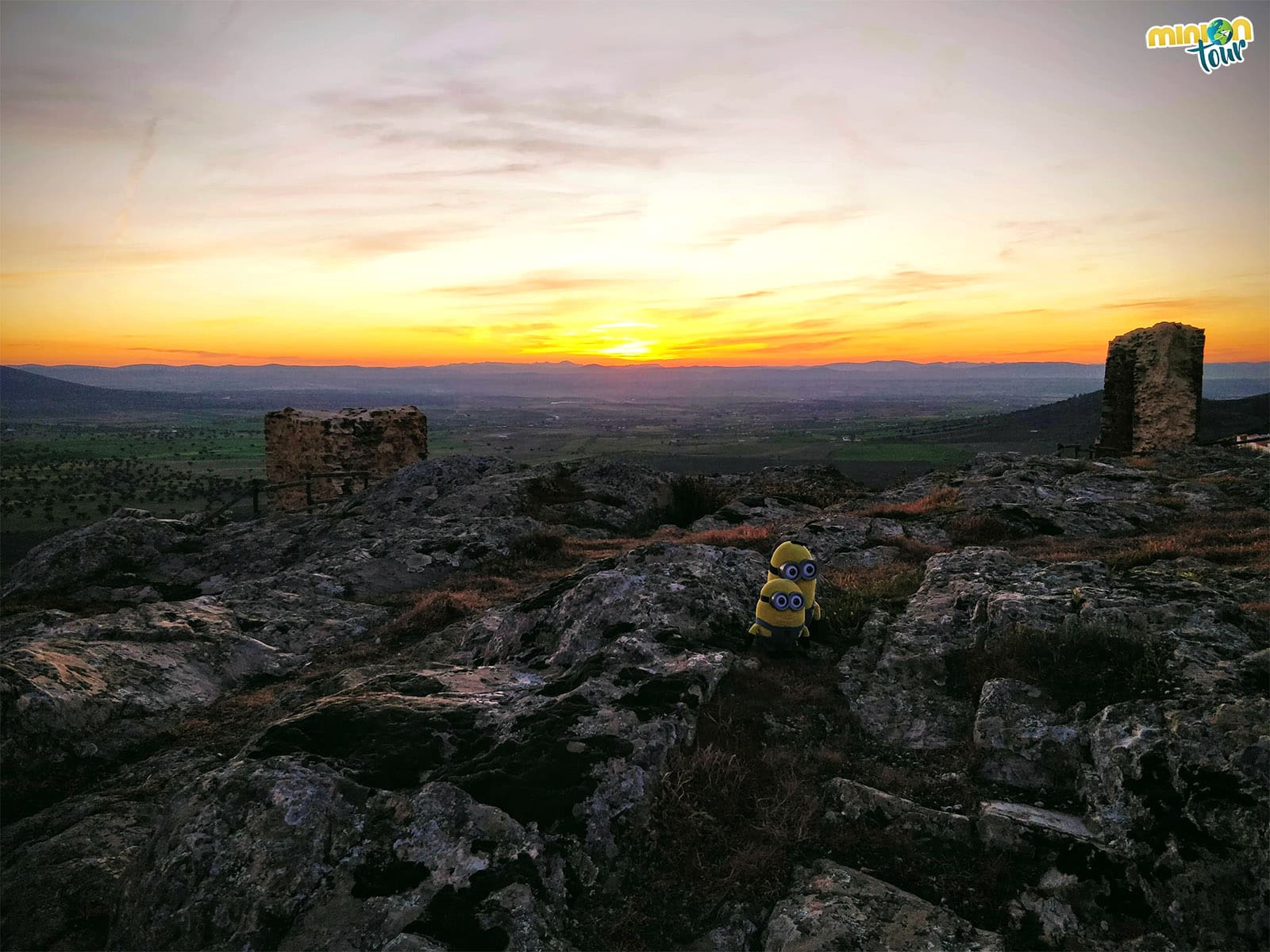 Puesta de sol desde lo alto del Castillo de Benquerencia de la Serena