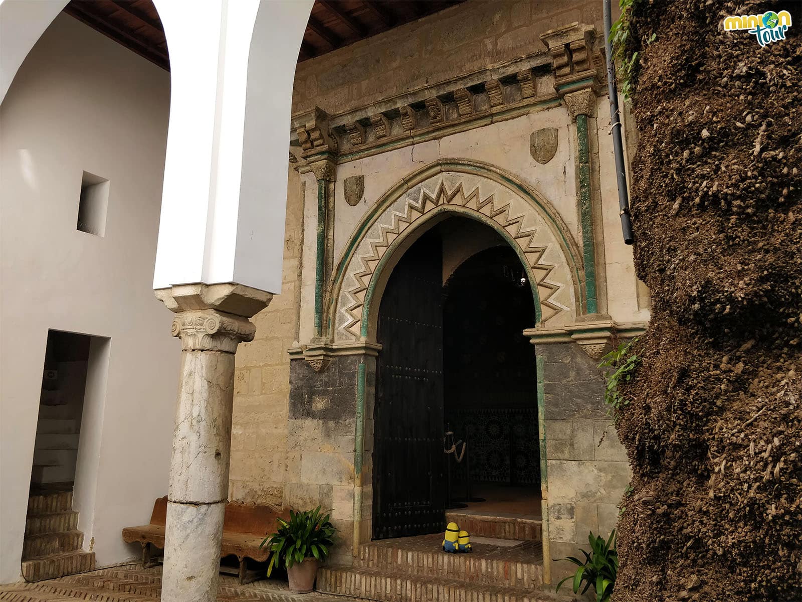 Entrando a la Capilla de San Bartolomé