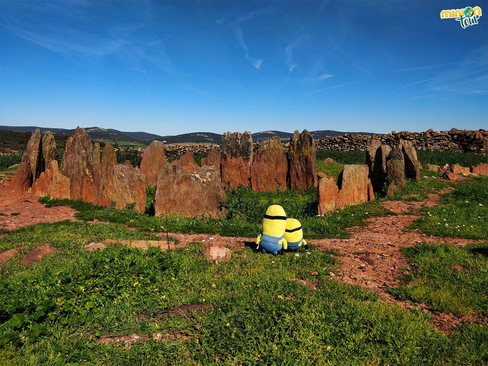 Admirando el Dolmen de la Sierra Gorda