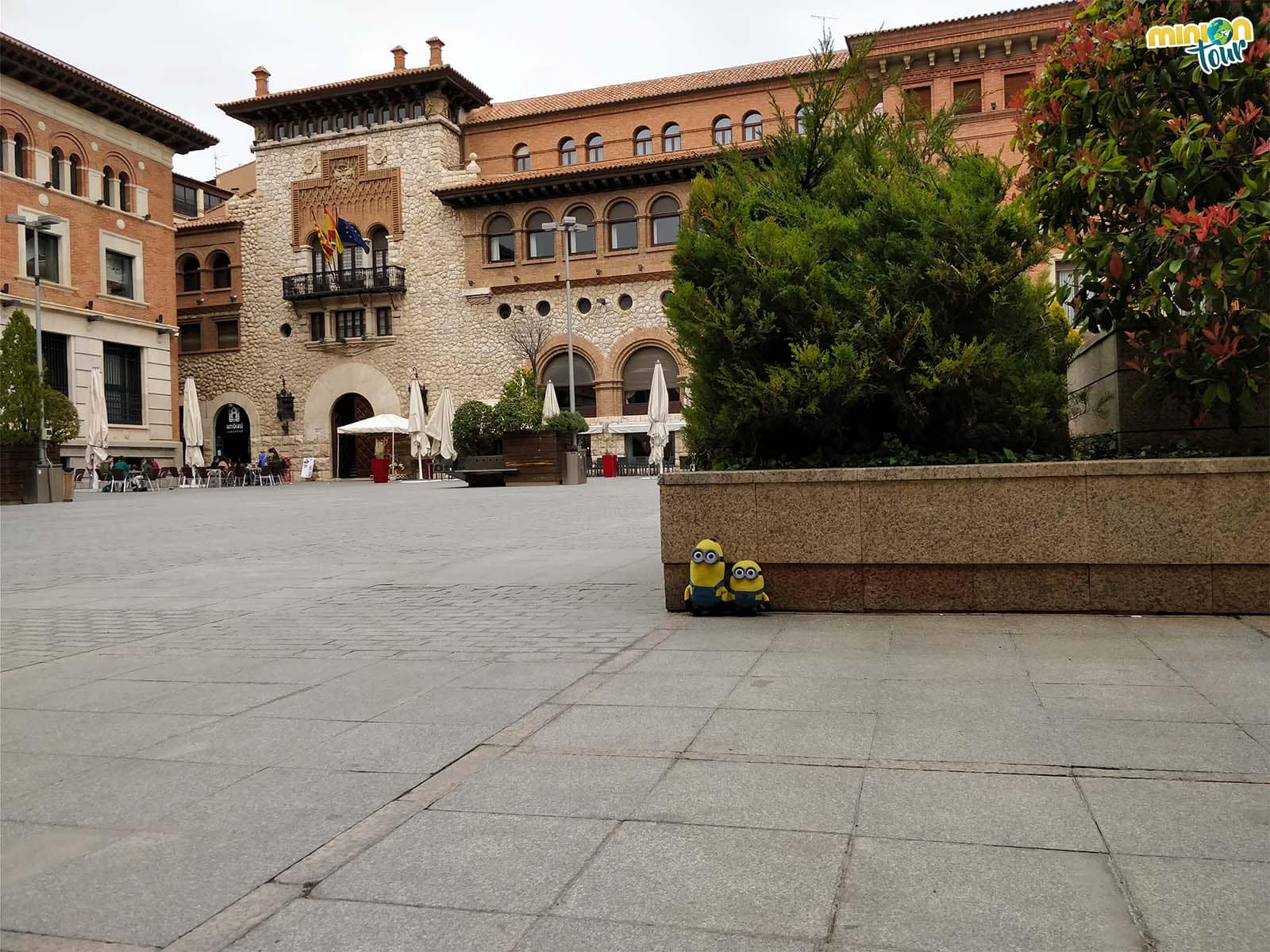 2 Minions en la Plaza de San Juan