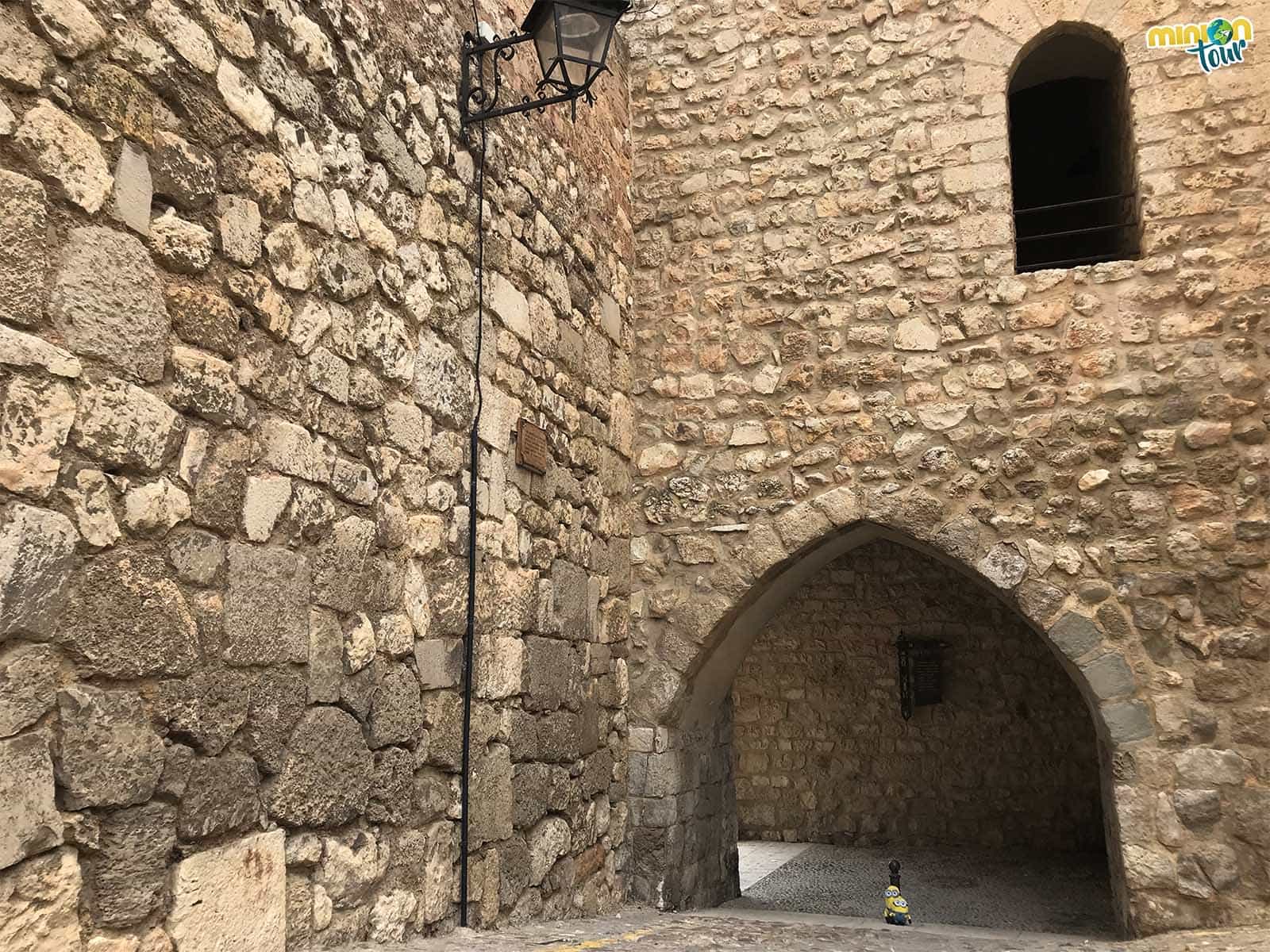 A punto de pasar por el Portal de Daroca