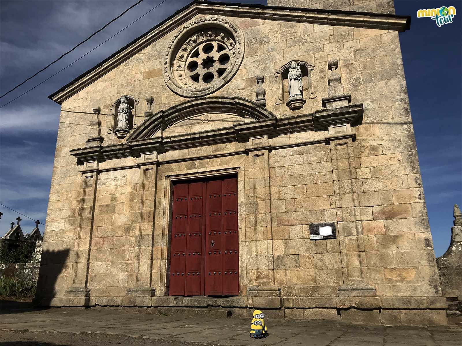 La fachada de esta iglesia no es románica