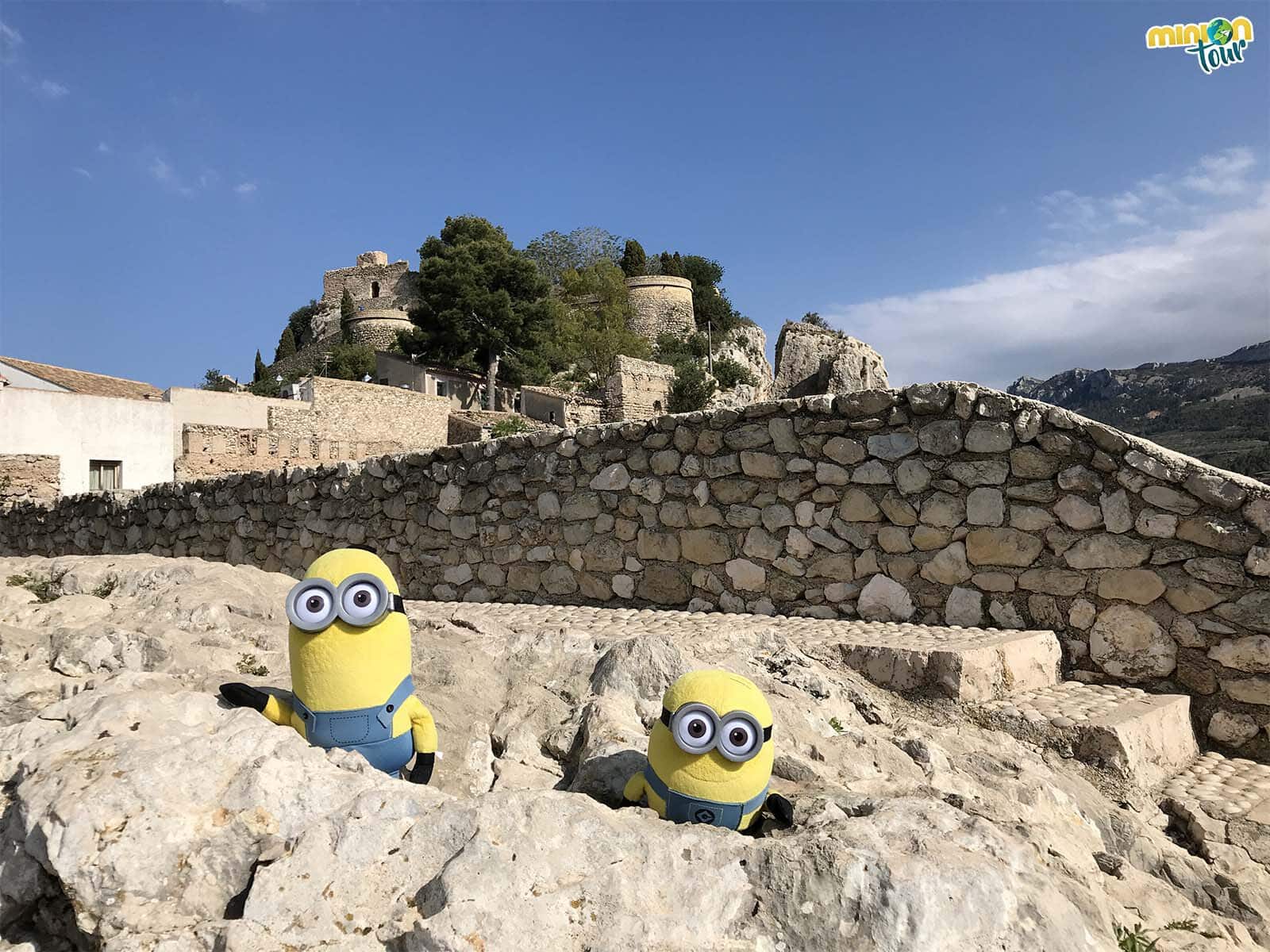 Dos Minions en el Castell de Guadalest