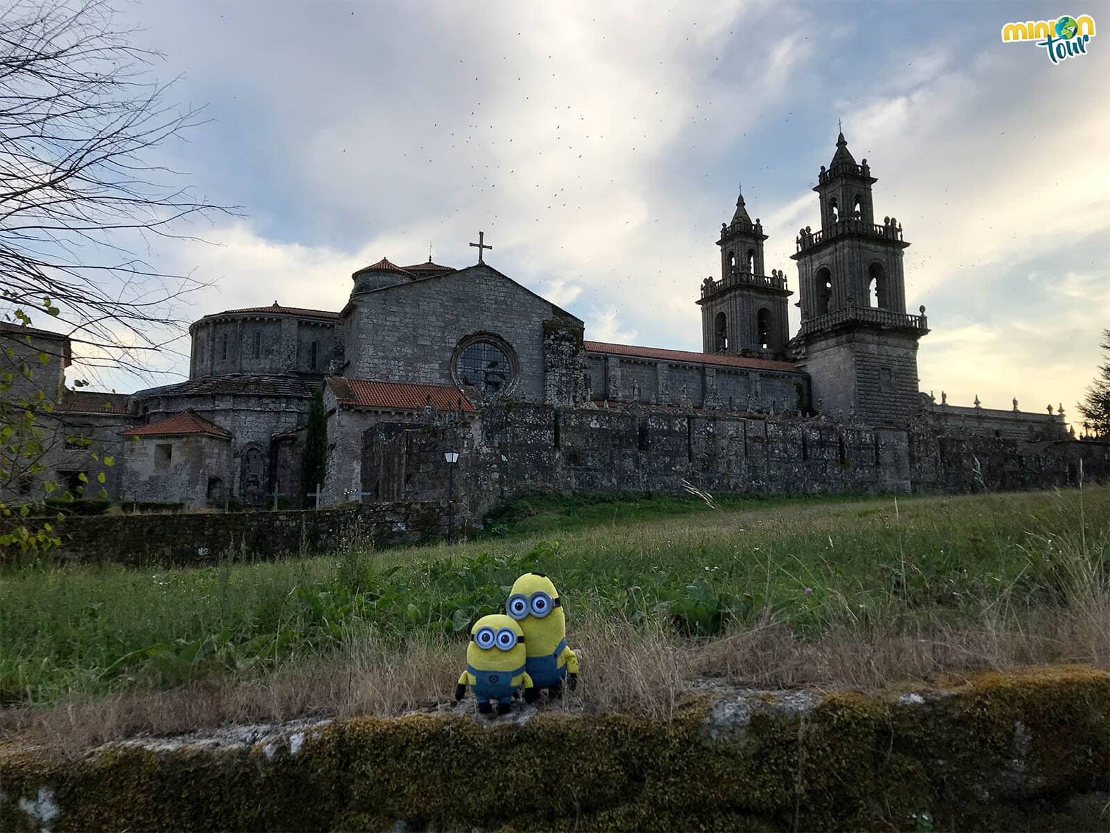 Este monasterio desde fuera parece un castillo