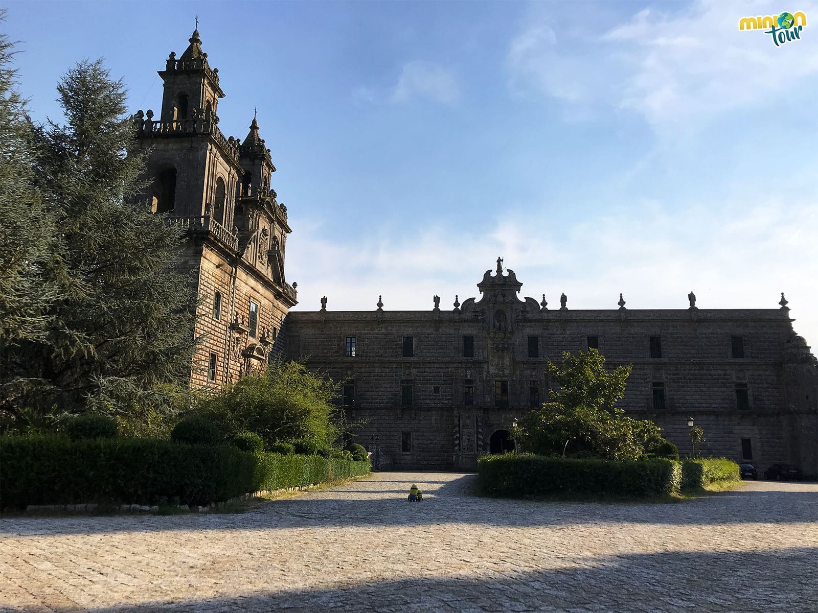 Paseando por la lonja del Monasterio de Oseira