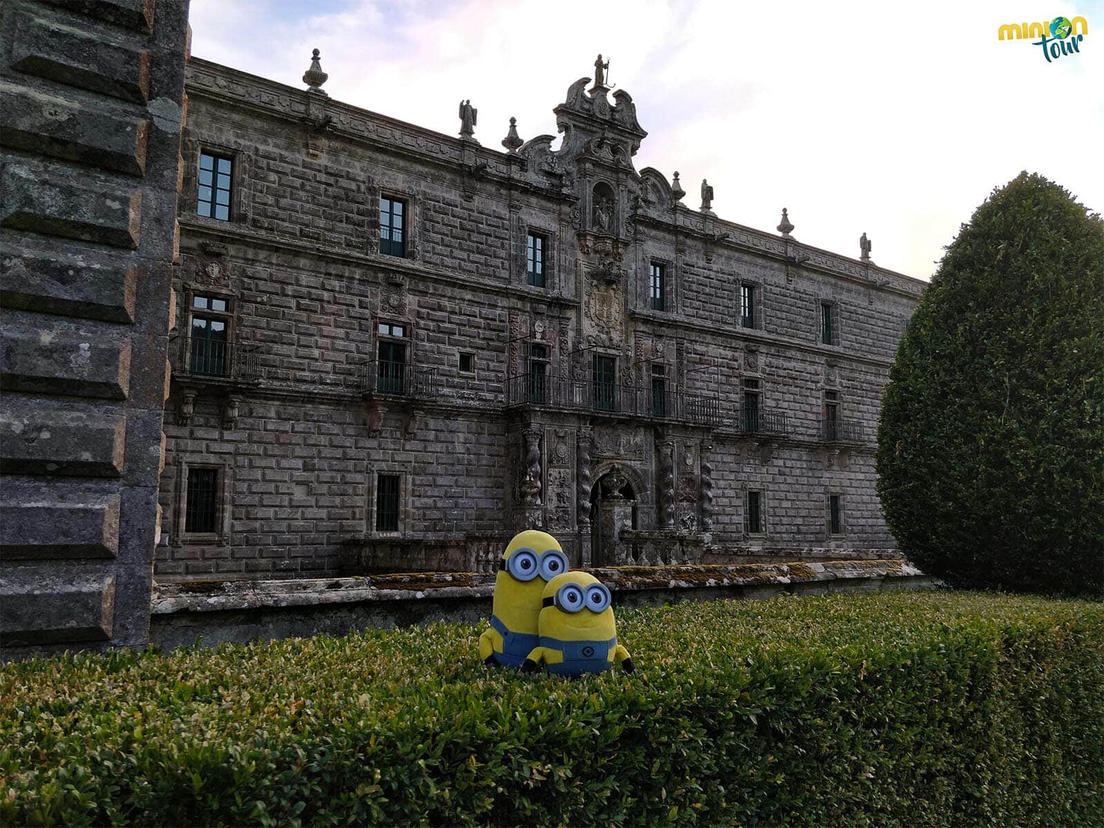 Estudiando la fachada del Monasterio de Santa María la Real de Oseira