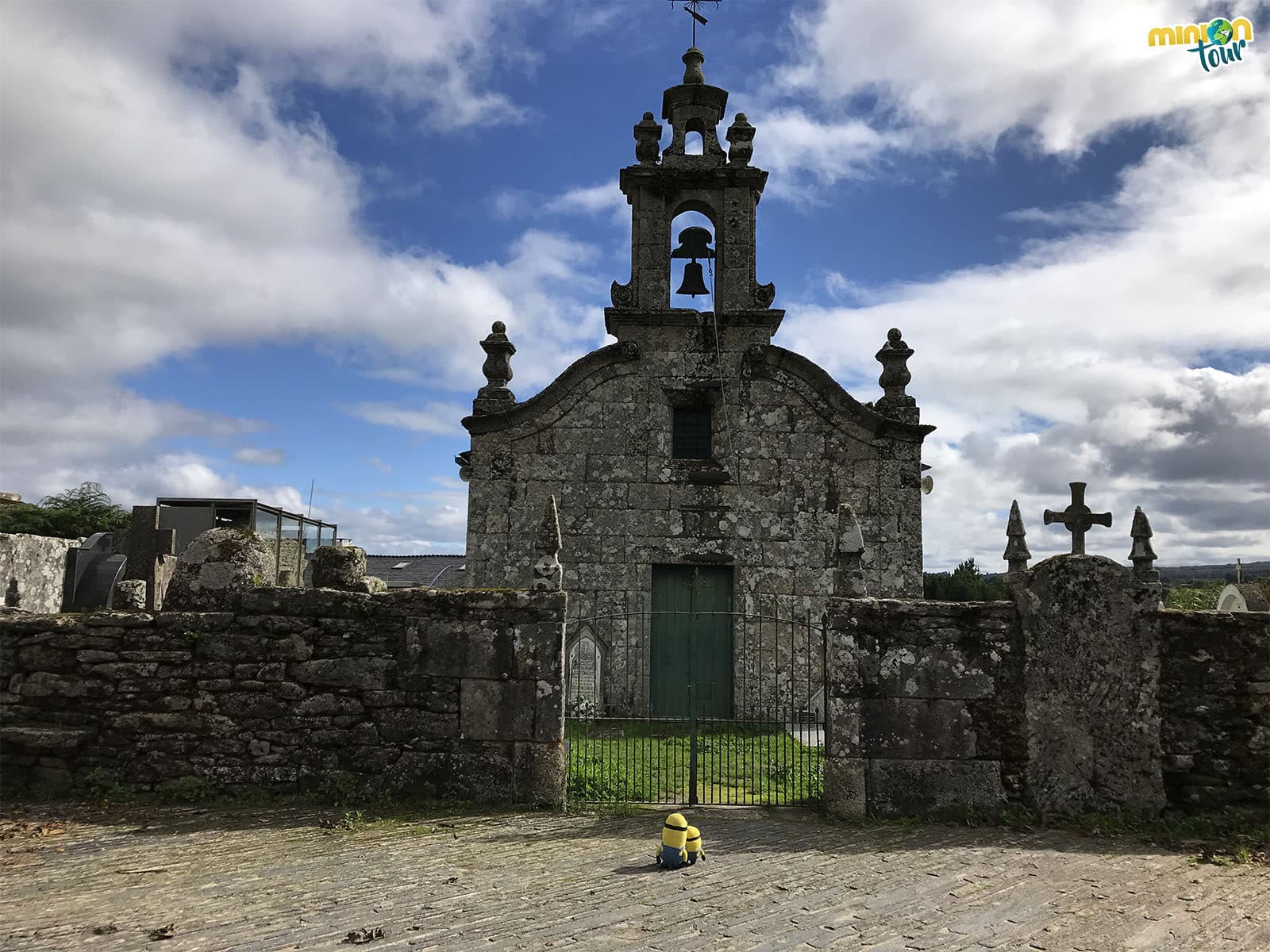 Subimos hasta la iglesia parroquial de Santa Eulalia de Bóveda de Mera