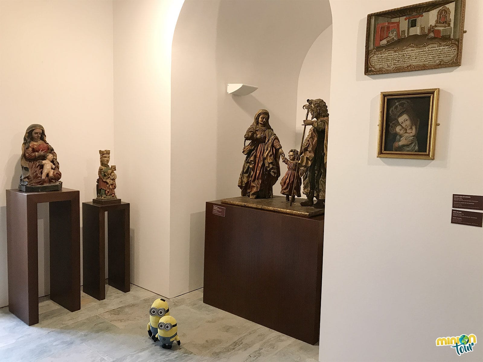 La Sagrada Familia de esta sala del museo nos llamó mucho la atención