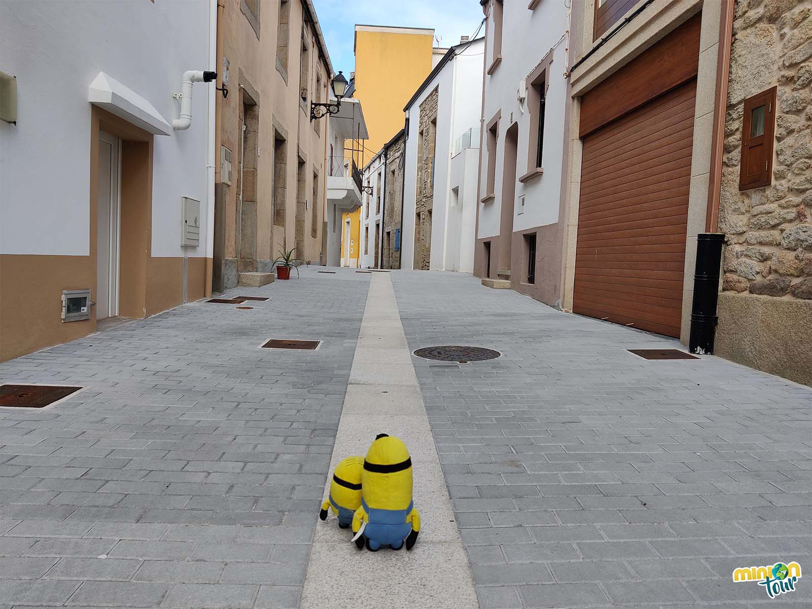 Minions paseando por las calles de San Ciprián