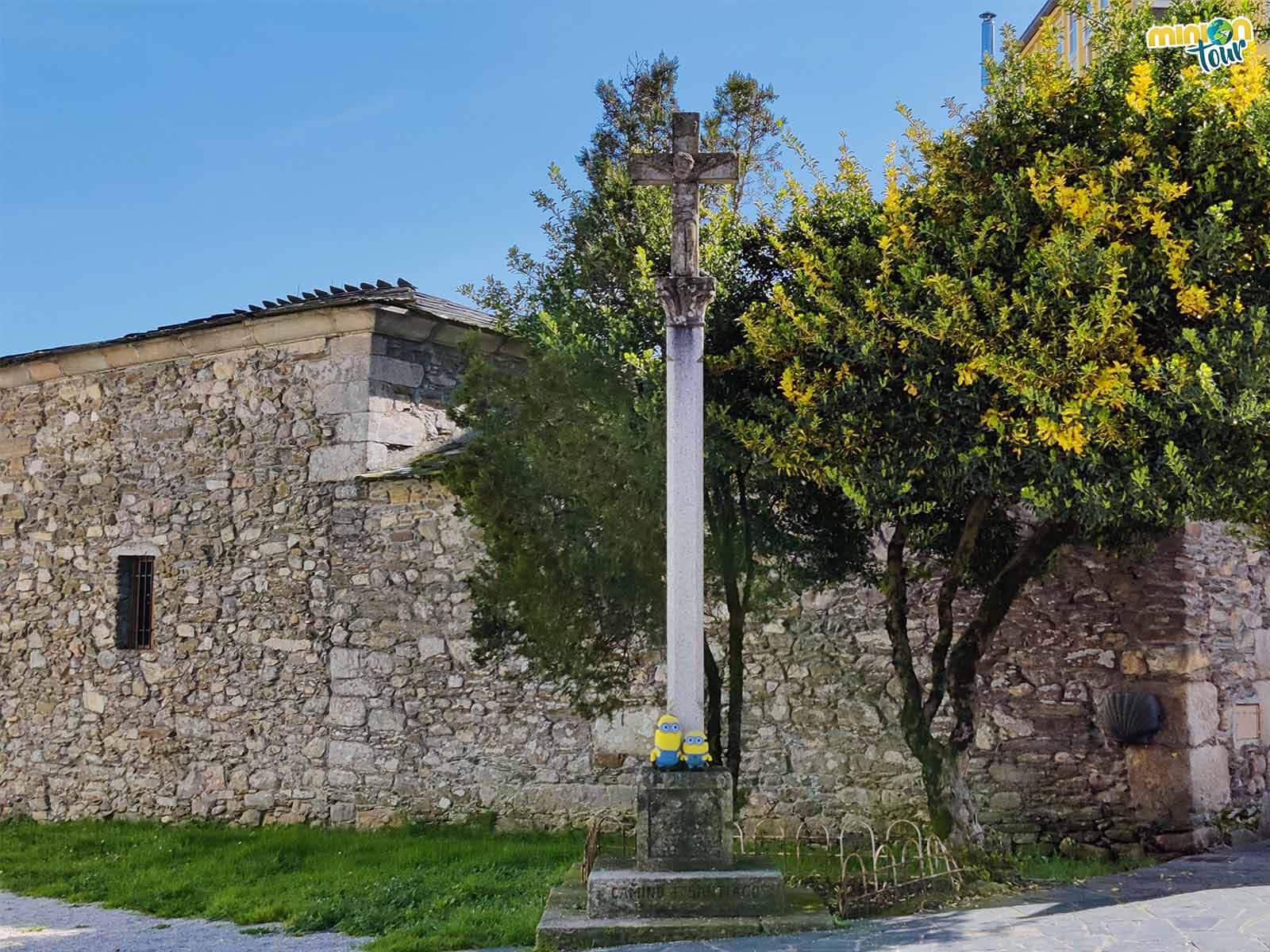 En nuestra ruta por Sarria hemos encontrado un crucero chulo