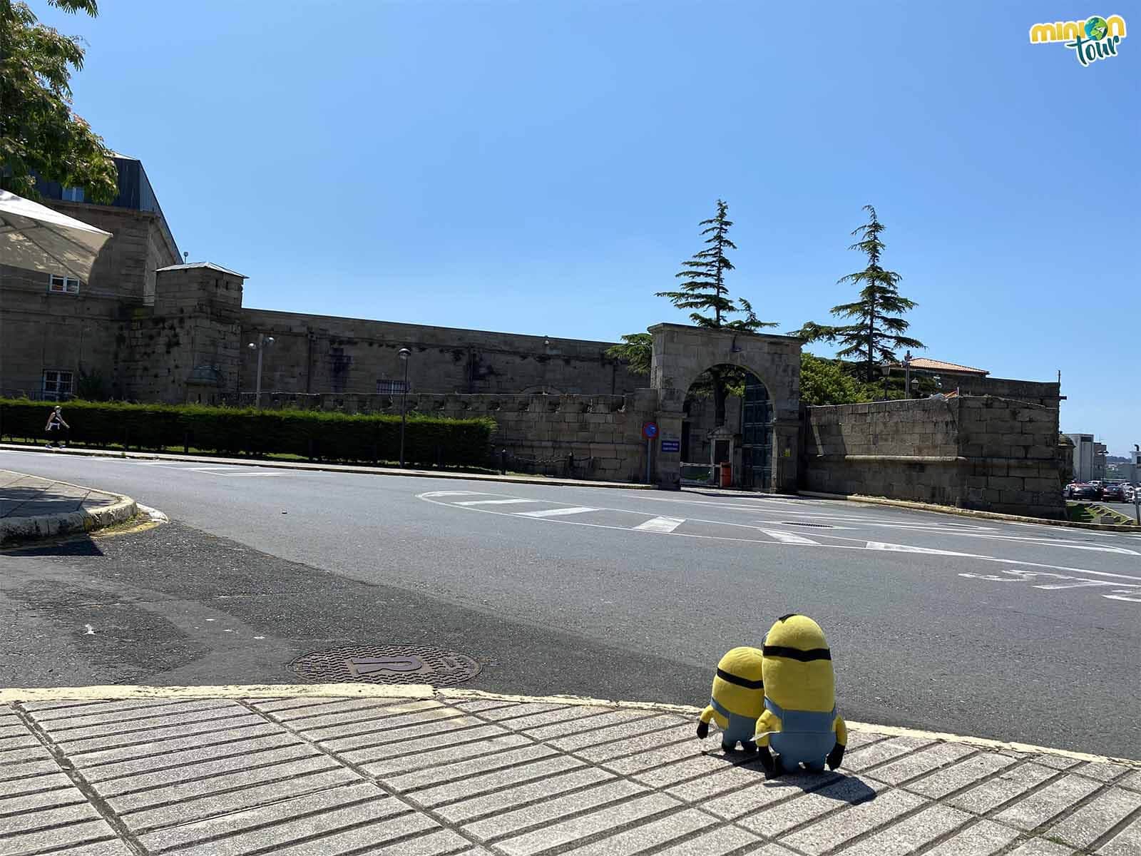 Detrás de esta puerta está la Sala de Armas de Ferrol