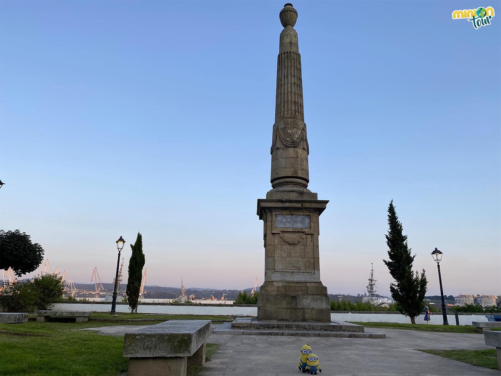 Este obelisco y sus jardines están en un rincón muy cuqui de Ferrol