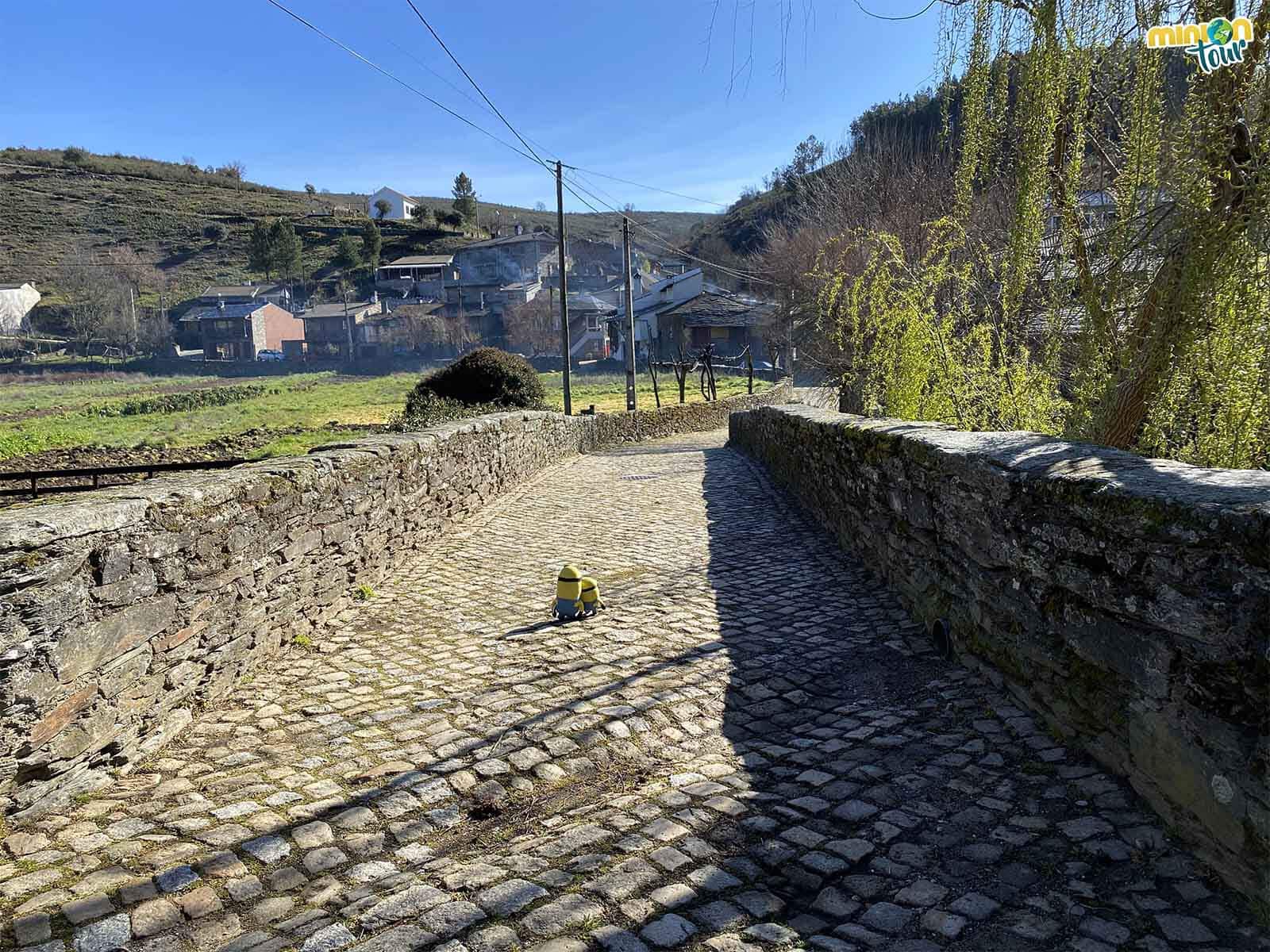 Nos encanta hacernos fotos cruzando puentes de piedra