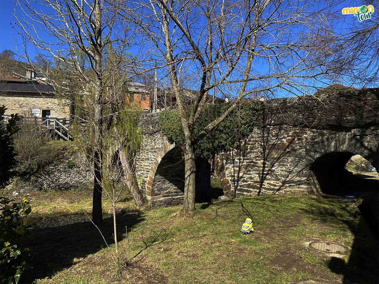 El puente de piedra es uno de los sitios que tienes que ver en Rio de Onor