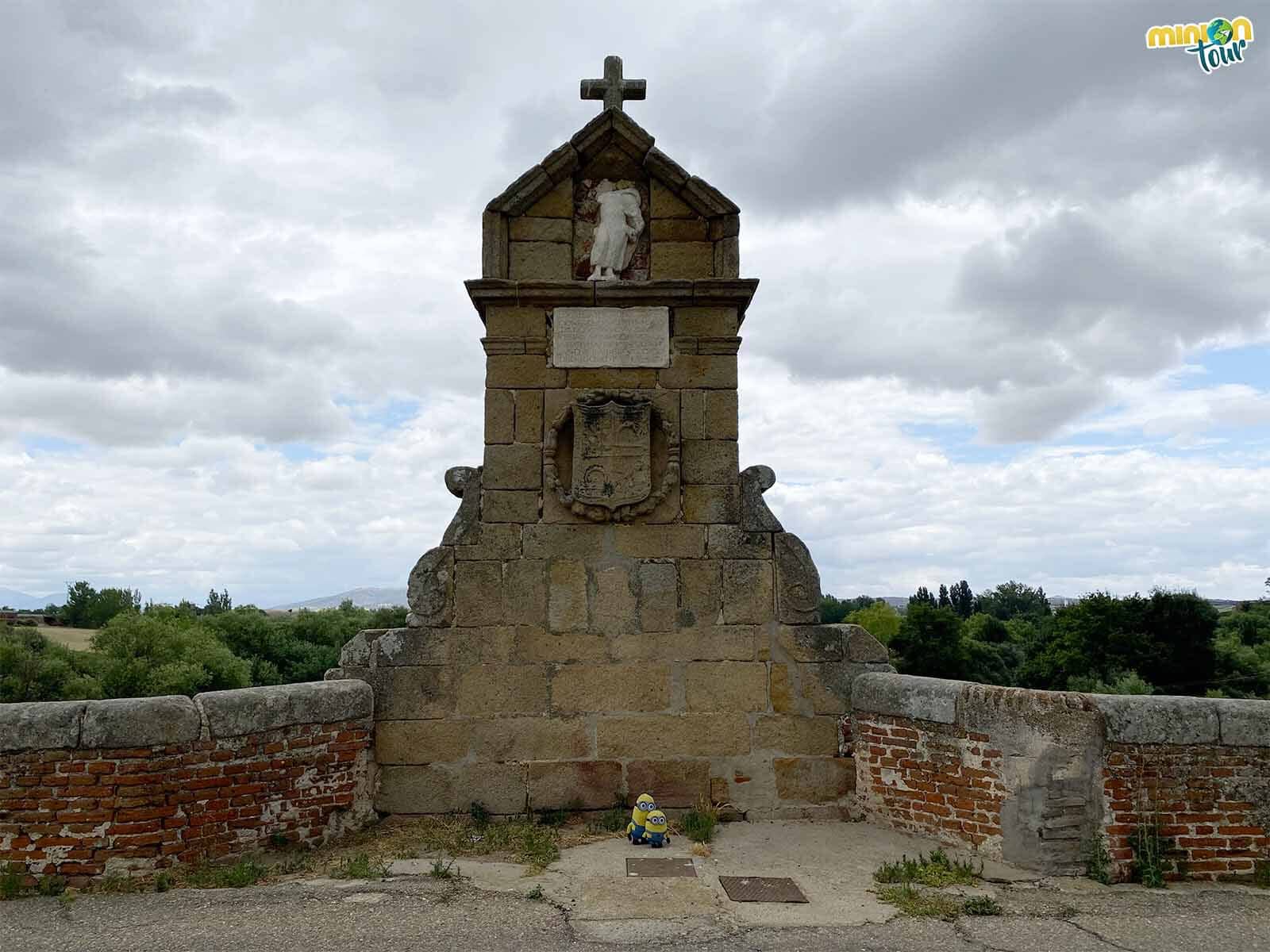 El templete de este puente cuenta cositas, solo tienes que leerlo