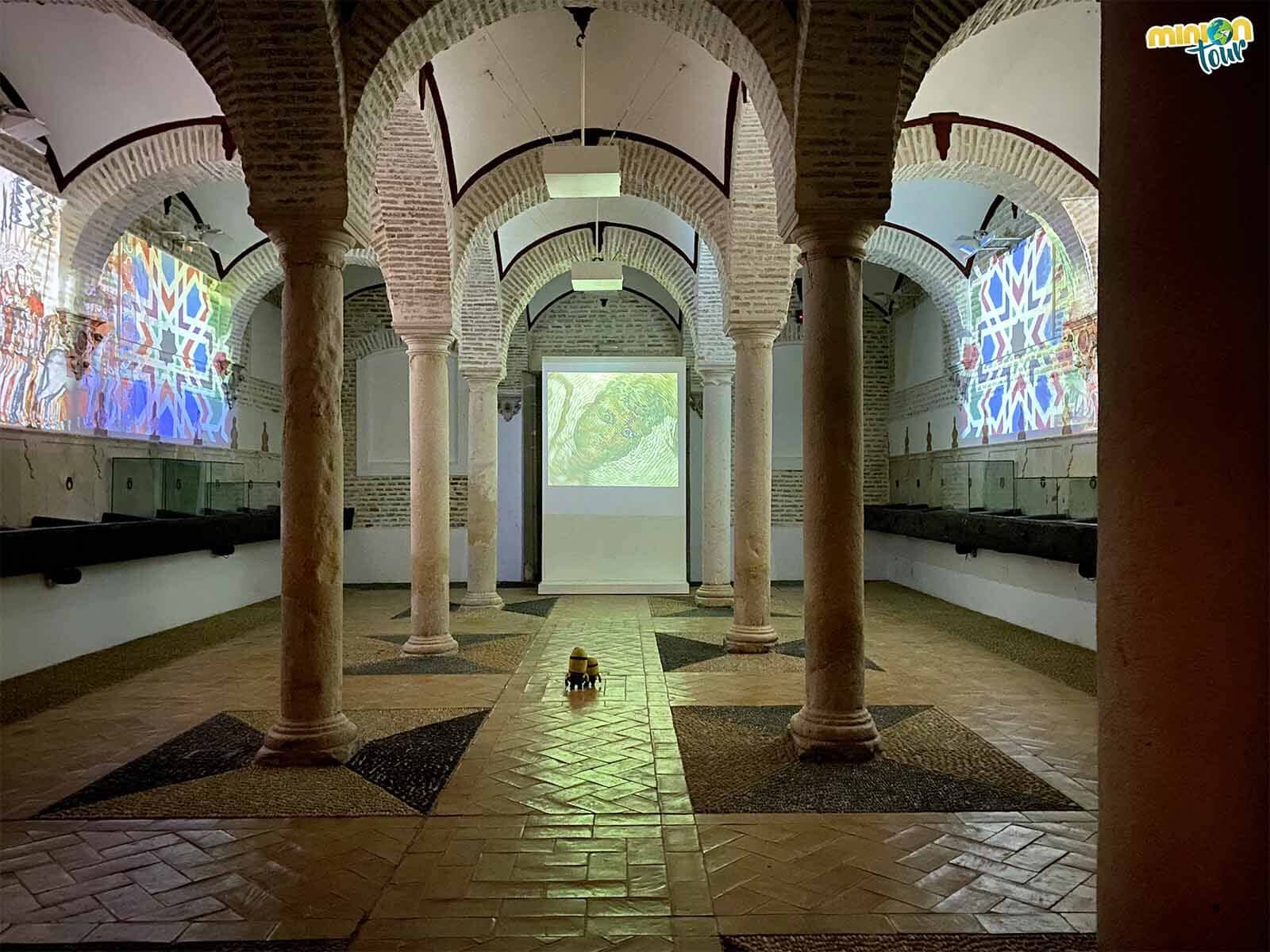 En las caballerizas del Palacio de Benamejí hay un espectáculo audiovisual muy chulo