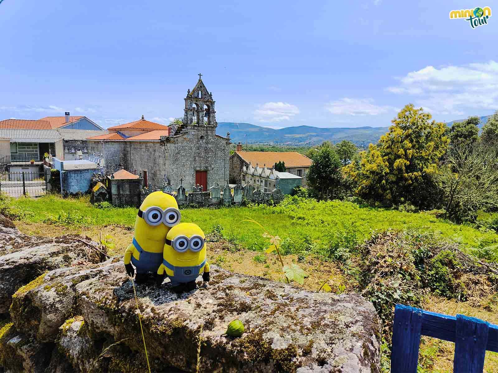 Estamos pasando por la Iglesia de Santa Baia de Maus de Salas