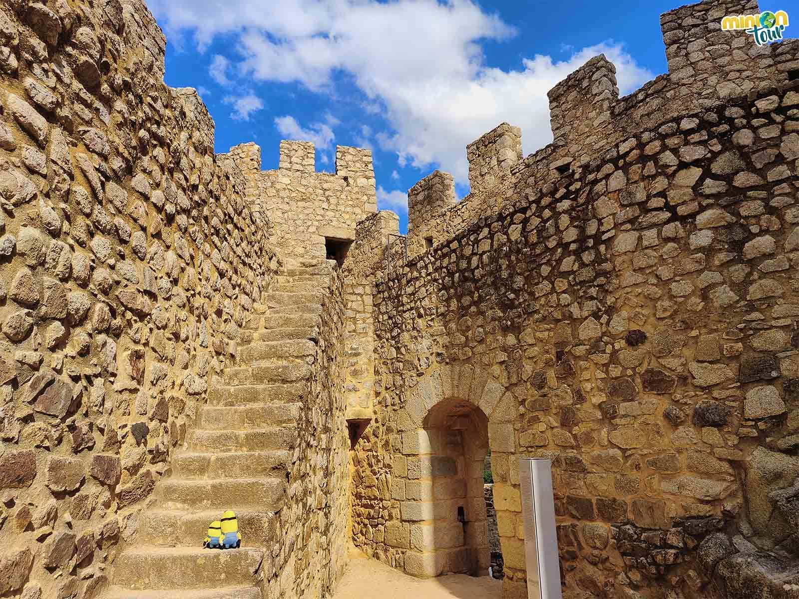 Cotillea las murallas del Castillo de Almourol