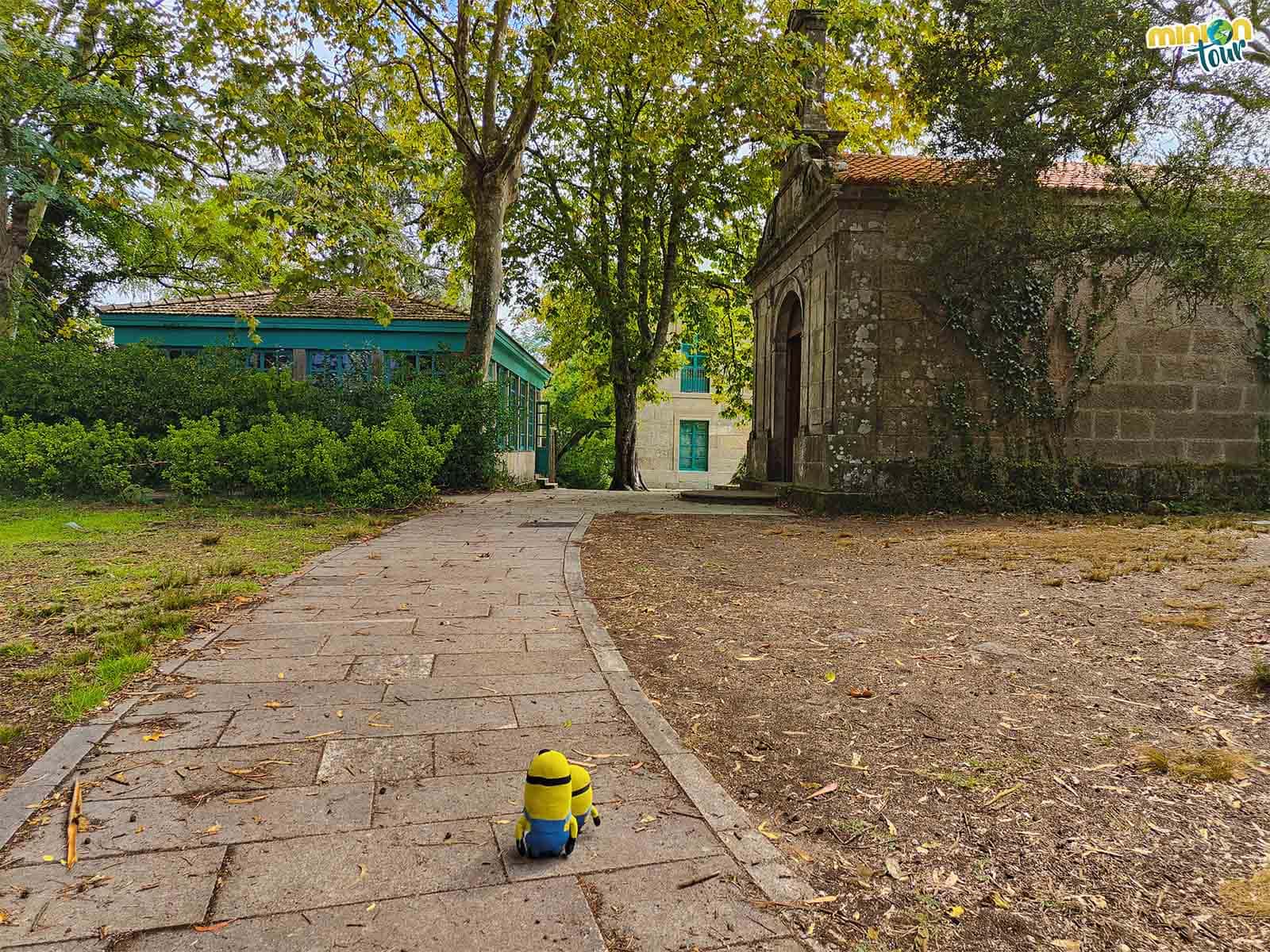 Paseando cerca de la capilla