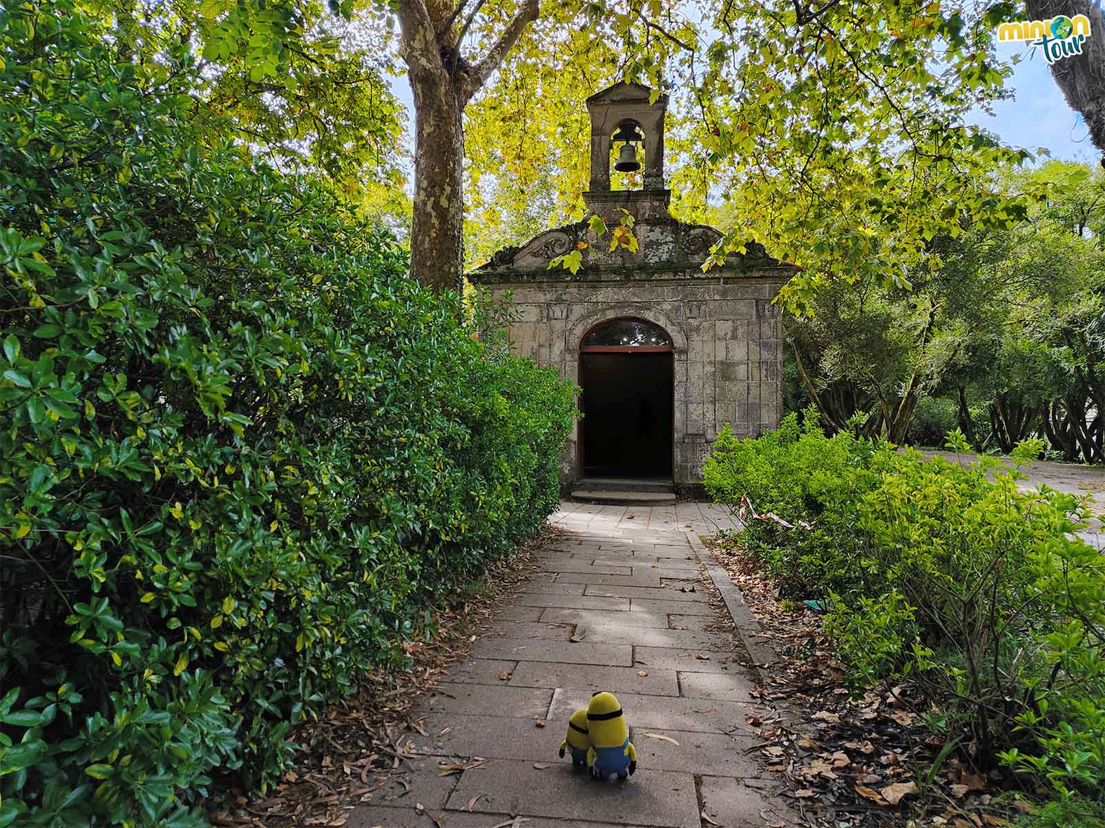 Hemos llegado a la capilla de la Isla de San Simón