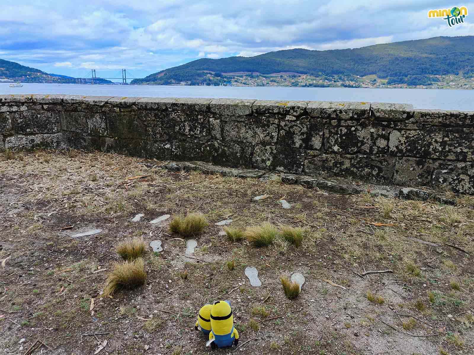 Esta escultura cuenta cositas tristes