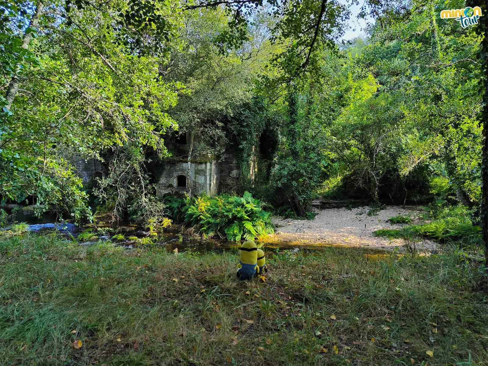 El Balneario de Frádegas desde el otro lado del río