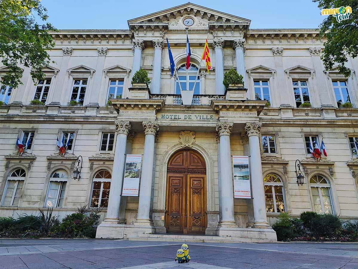 El Ayuntamiento está en la plaza del reloj