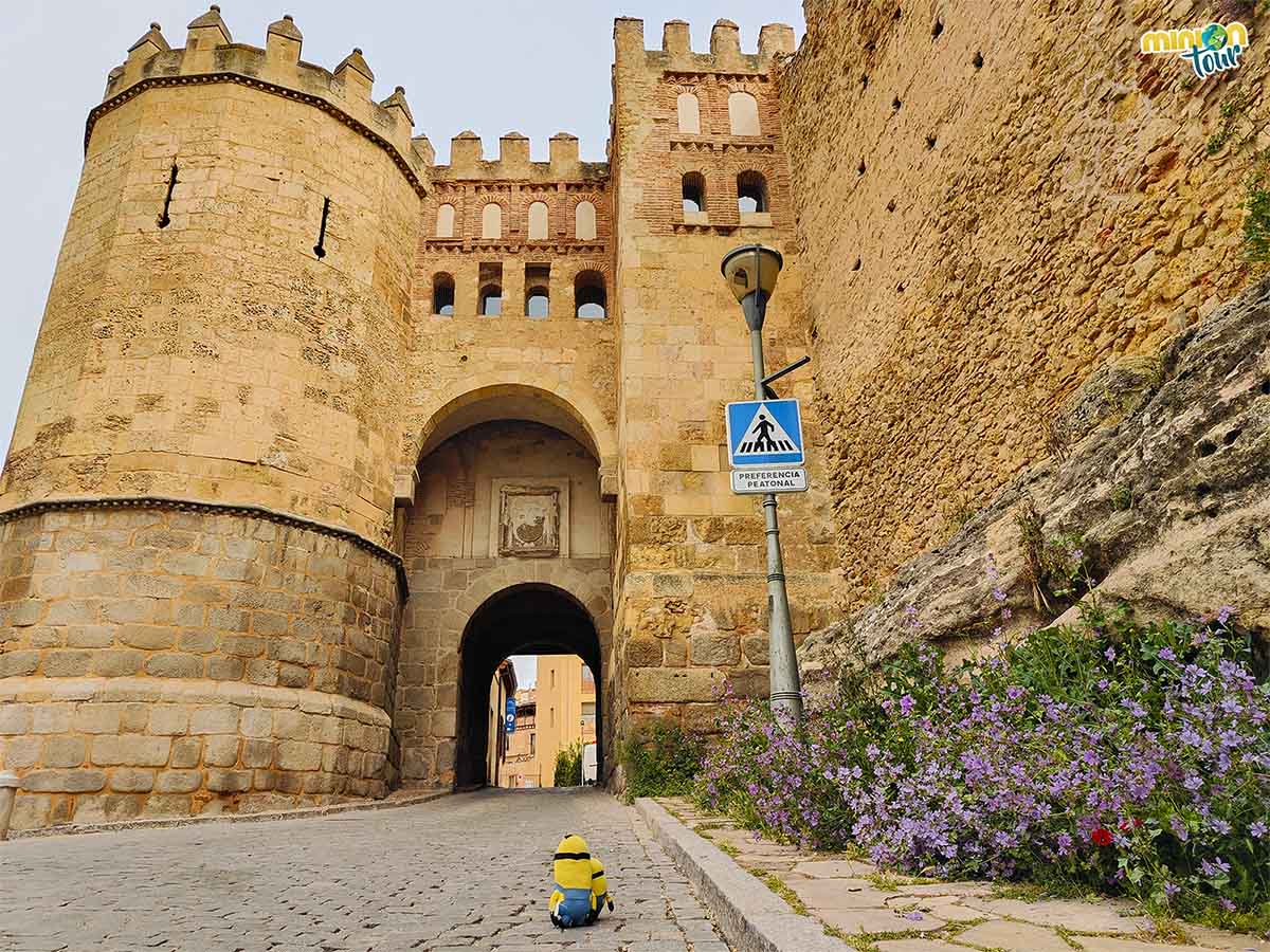 A esta puerta puedes subir y flipar con las vistas