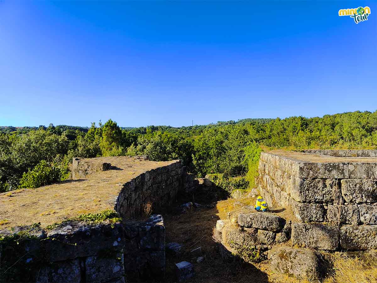 Estamos bicheando todos los huecos del Castillo de A Peroxa