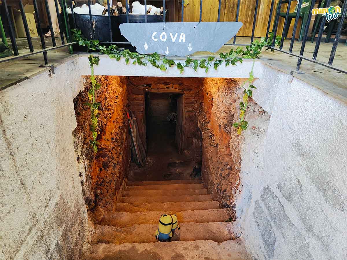 Esta cueva está metida debajo de la casa