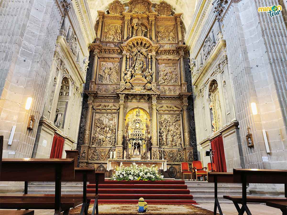 Este es el retablo de la iglesia de los Escolapios