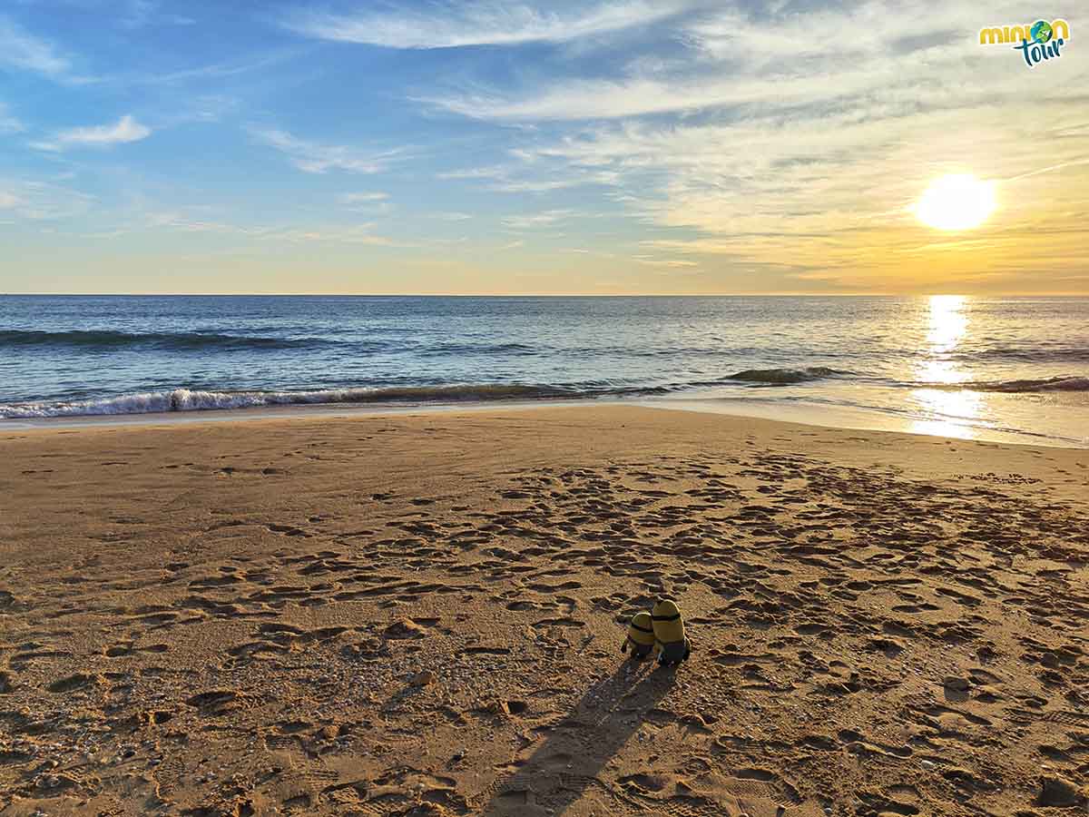 Puesta de sol en una playa del Algarve