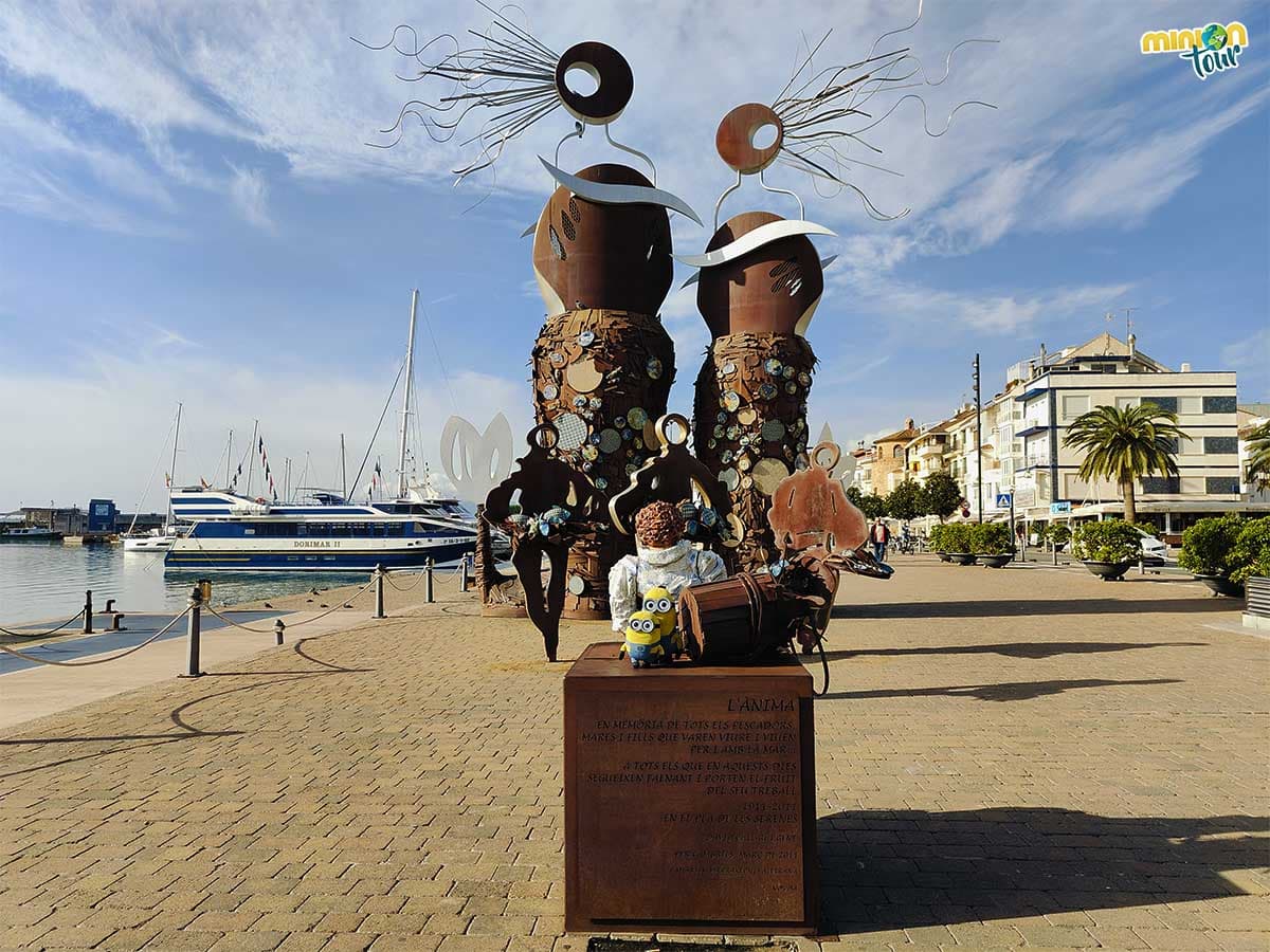 En el paseo marítimo de Cambrils hay esculturas