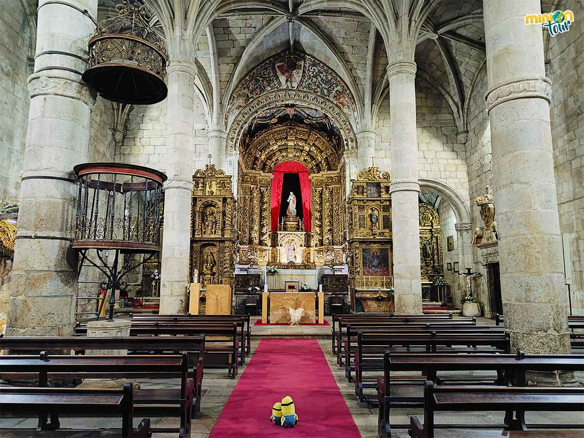 Entra en la iglesia y alucina con su interior