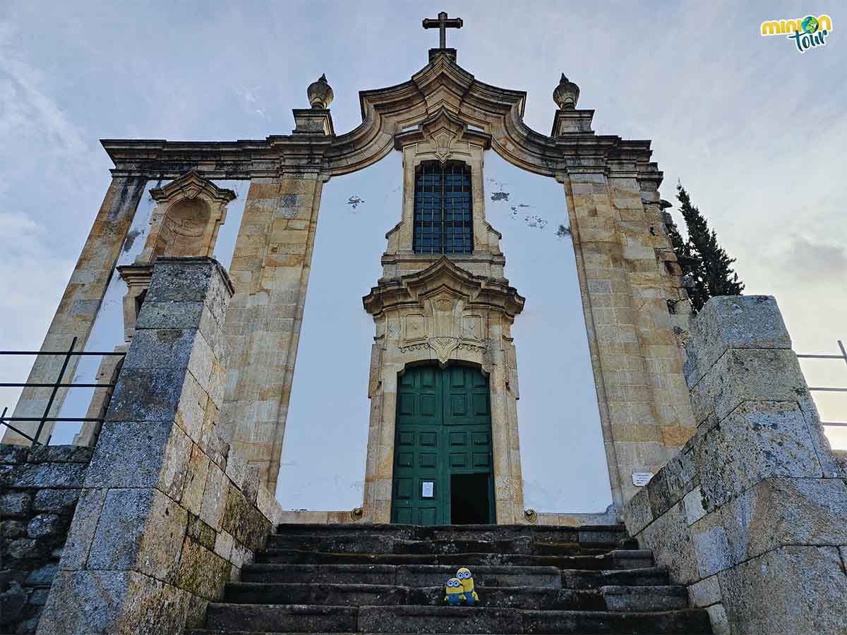 A esta iglesia le falta un trozo