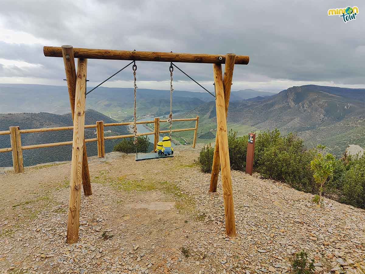 Este mirador también tiene columpio