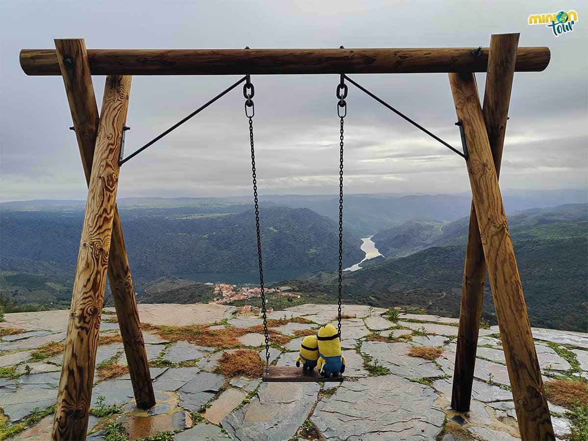 Desde este mirador se ve Mazouco y al fondo, el Duero