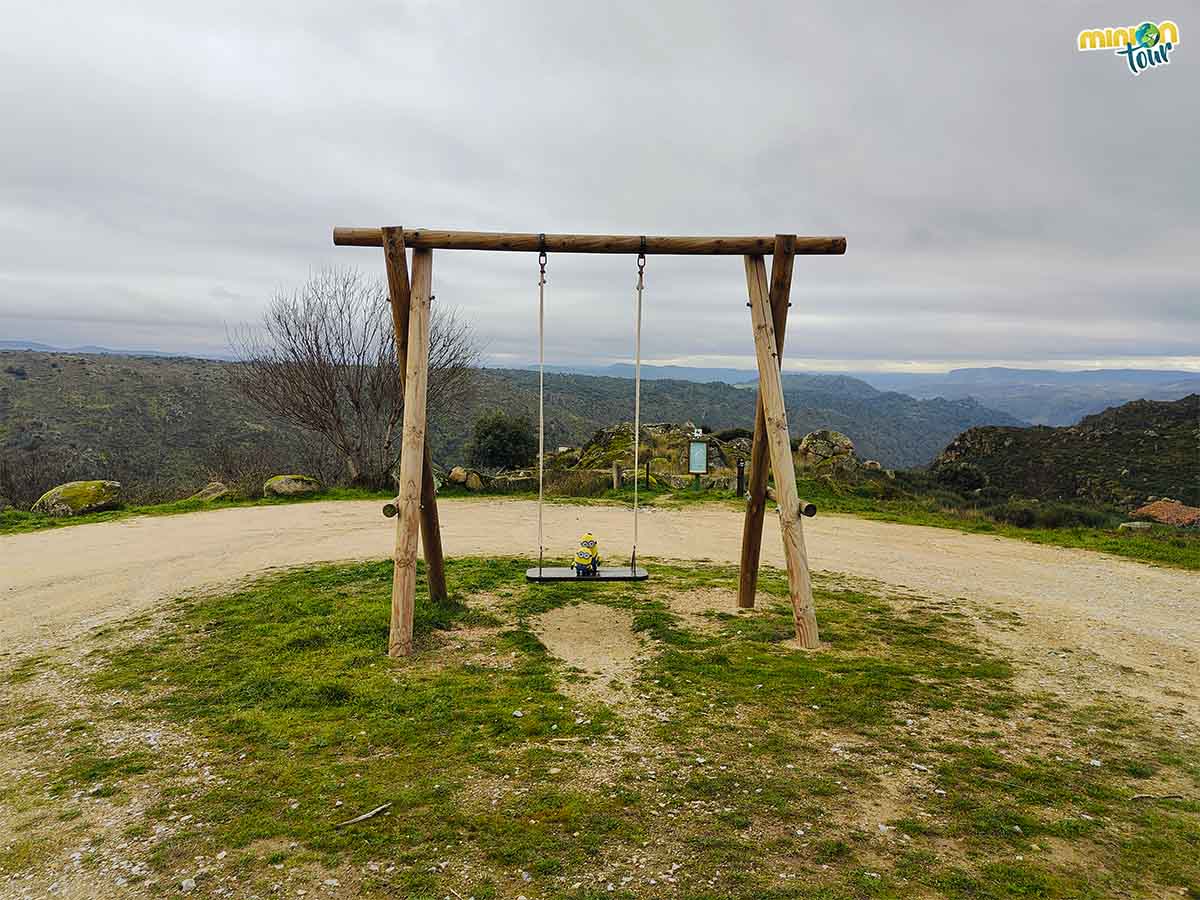 Este mirador también tiene columpio